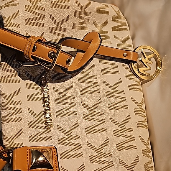MICHAEL KORS PURSE 👛 - Picture 4 of 16